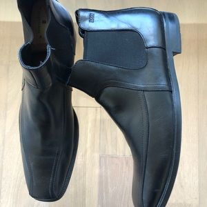 Hugo Boss men’s black leather Chelsea boots